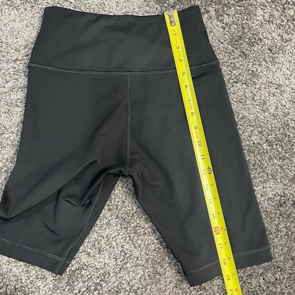 Victoria’s Secret on point live stretch black biker shorts women’s size S or M? - Picture 6 of 10